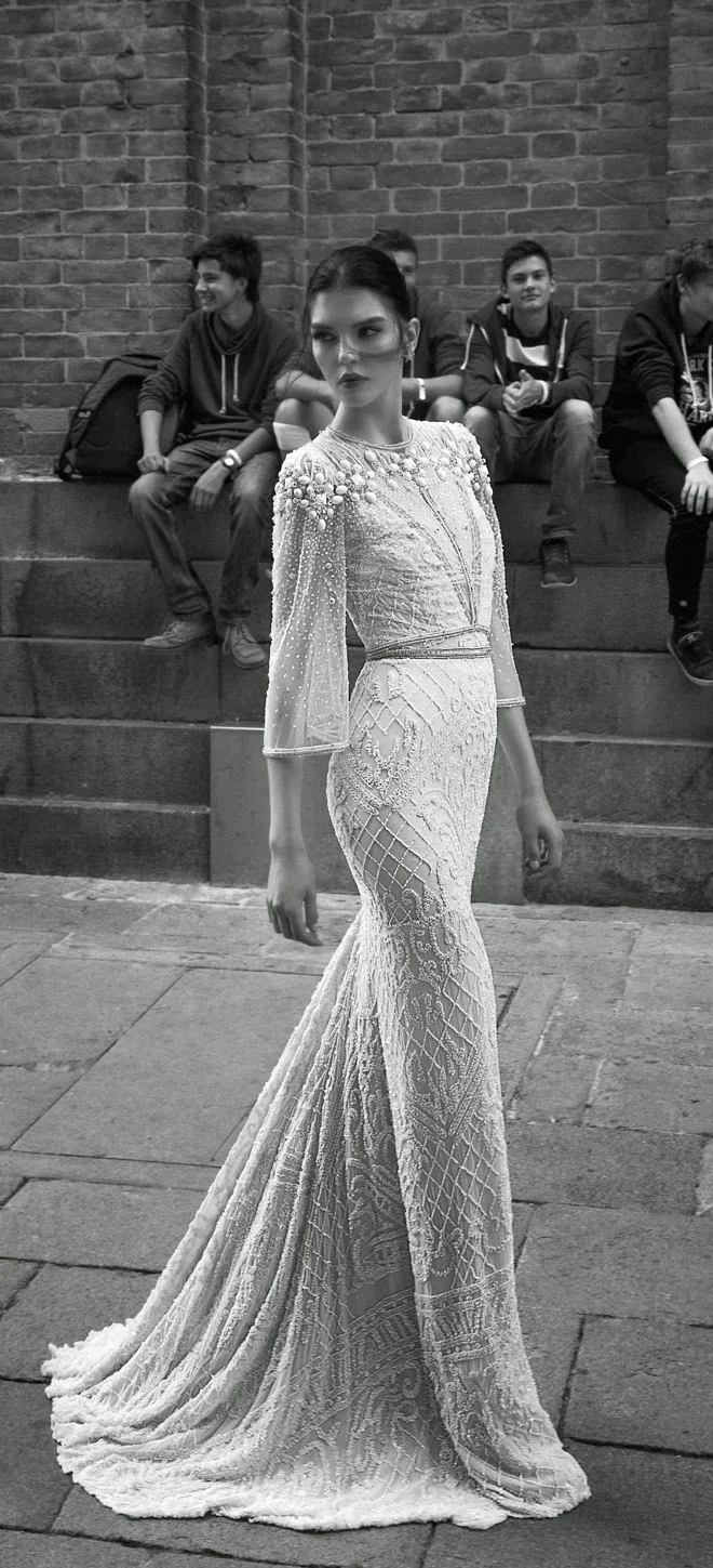 kalifornia-kings:

its-vogue-baby:

http://its-vogue-baby.tumblr.com

She looks so much like Kendall