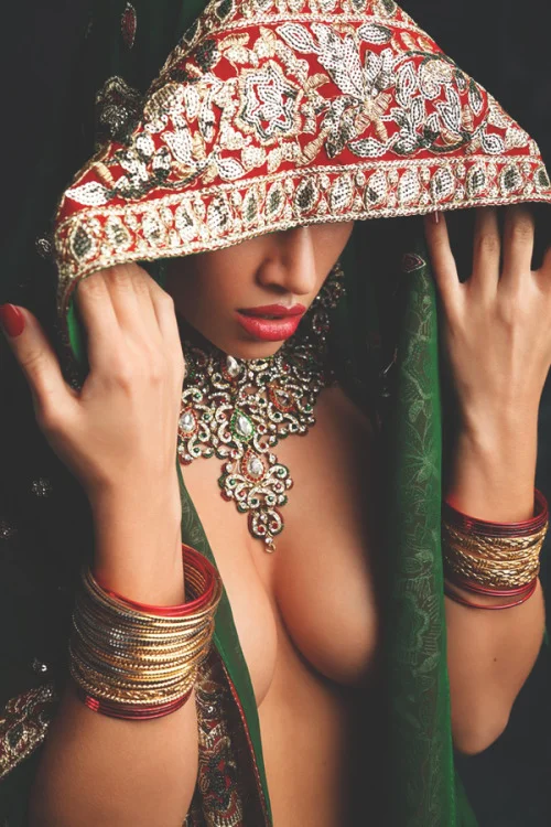 womenexcellence:

The mysterious Alina | Evgeny Serezvin