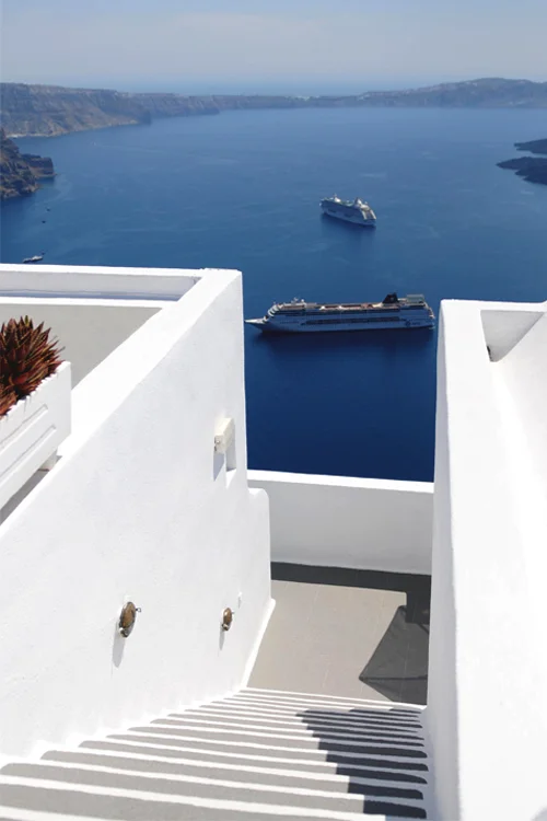 italian-luxury:

Santorini x Cruise Ships