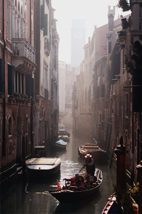 italian-luxury:

Venice Alley 