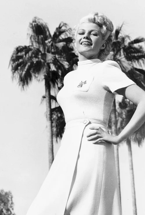 Rita Hayworth poses in Hollywood for the promotion of The Lady from Shanghai (1947)