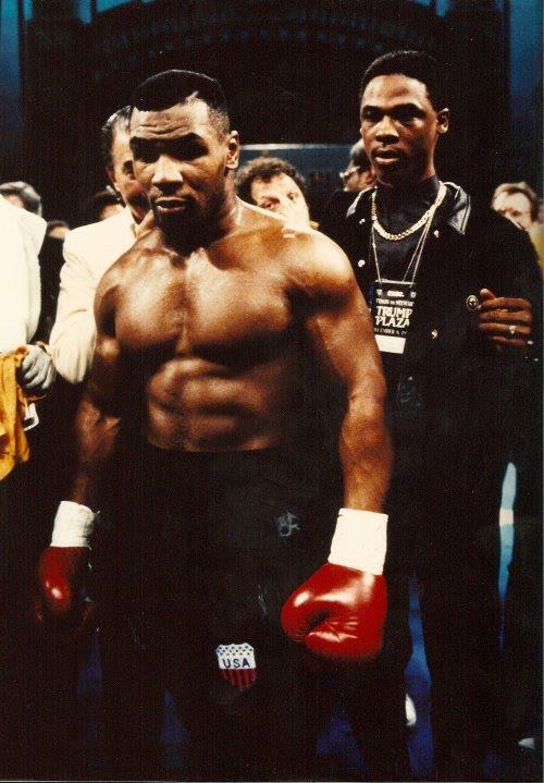 retroswagsmith:

For A Million Dollars I Step In The Ring With This Nigga In His Prime I Ain’t No Bitch!!!!