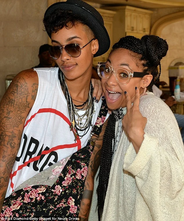 hooplaaaaah:
Raven-Symone & Girlfriend AzMarie Livingston during Ludaday Weekend
OMFG AZMARIEEEE 💕 where have you beeeeen I LOVE YOUUUU nice job Raven
