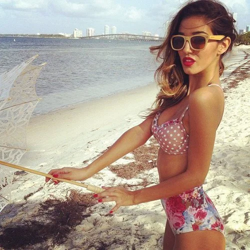 delicate-dreamland:

lemme-holla-at-you:

Xx

her bikini <3