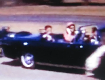 john-f-kennedy-and-his-family:
Jack asked Jackie to remove her sunglasses so that the crowds could see her
This is a rare photo of Jackie wearing her sunglasses.