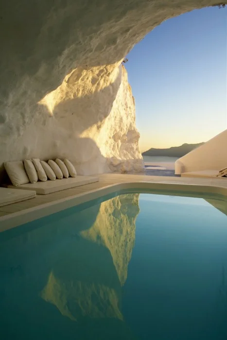 wanderlusteurope:

Natural cave pool, Santorini