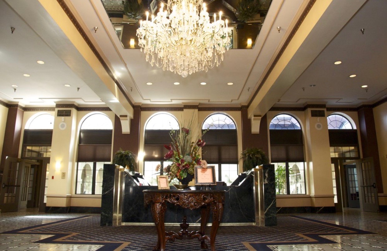 You guys. There’s a GRAND LOBBY with a freaking concierge to meet and direct my clients. This is almost too boojie for me to handle. Definitely NOT what I’m used to or ever expected haha.