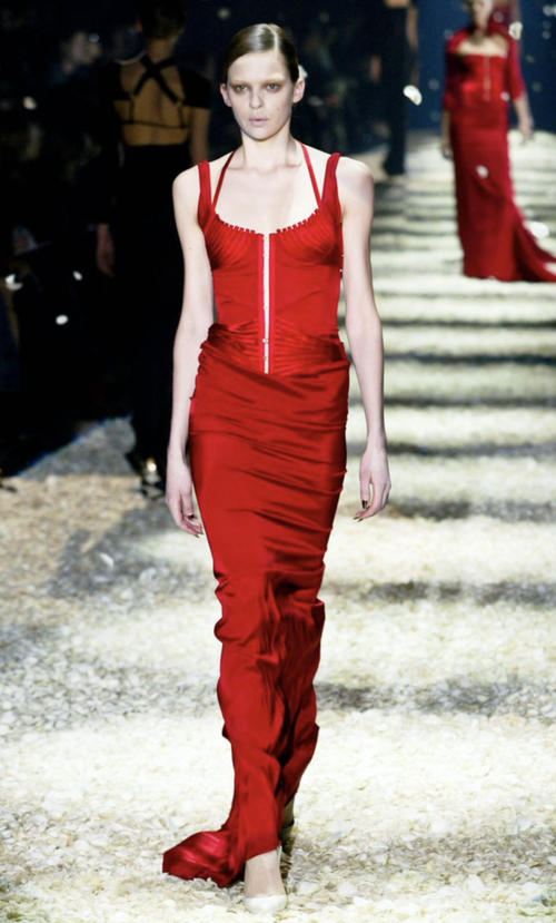 gucci red dress and a good hair day  #fyp #fashiongram #vintage #sondeflor # reddress #fashiondesigner #elegant #streetstyle #gucci #italian #explorepage 32.2 based on a size 40 (IT) Tom Ford Gucci Red Bustier