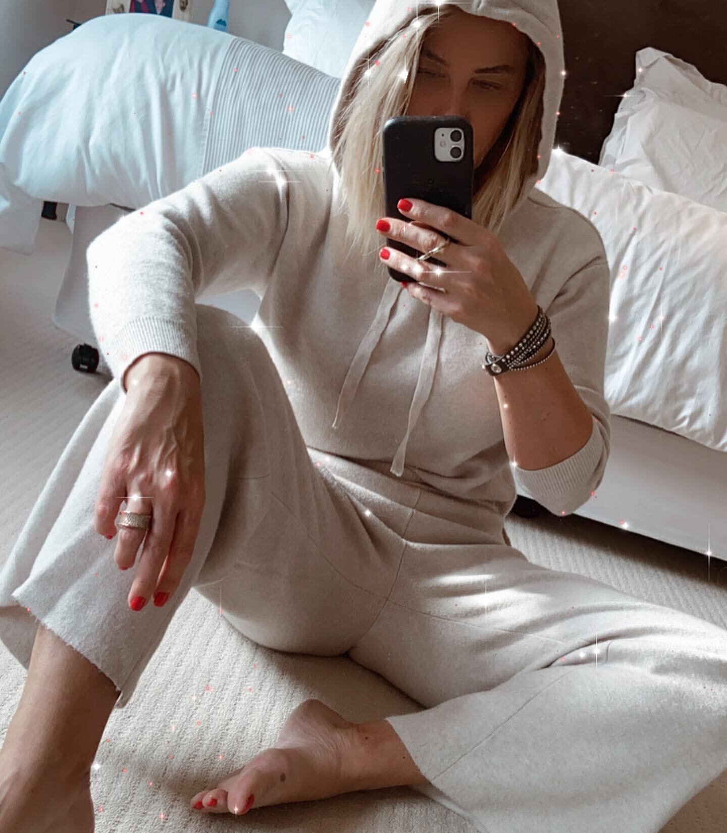 L E I S U R E  W E A R 🤍🤍
Neutral -wearing the 2 piece set in Marl 
As promised will be posting everyday this week my favorite looks for a lot less.
This set cost me $25 top &amp; $15 for the pant 🤍from @kmartaus its super thick &amp; extremely wa