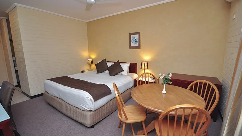 alexander_motel_whyalla_deluxe_queen_room.jpg