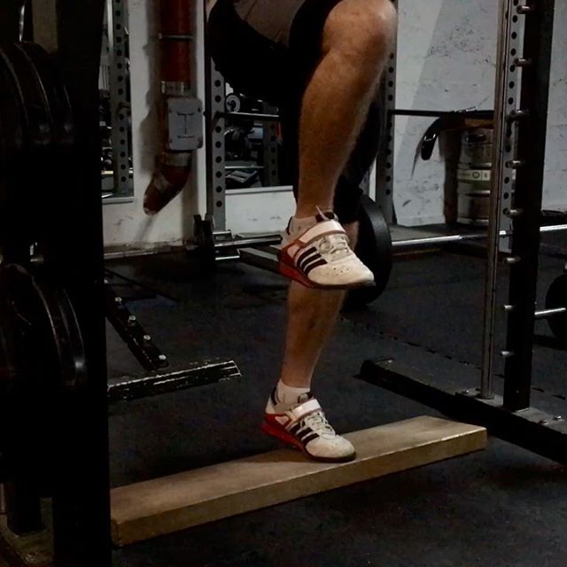 Whilst planning for the pre-season training I&rsquo;ve been playing around with some of the ideas from @alex.natera and @athletesauthority on Achilles/ankle/calf strength. Here I&rsquo;m using short iso holds on a slanted board. I&rsquo;m not sure it