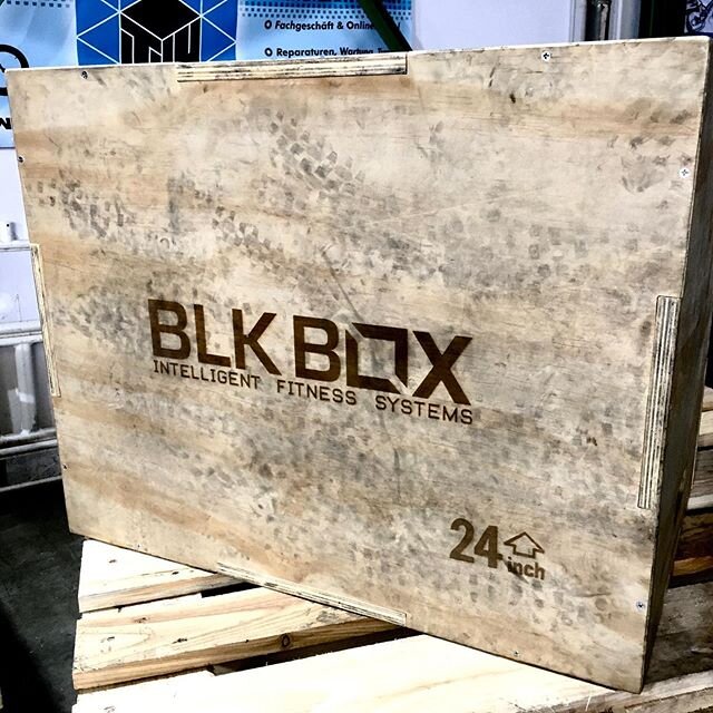 You can tell this plyo box belongs to a cyclist - it&rsquo;s covered in tyre marks. 
@blkboxfitness @jofracademy #strengthandconditioning #fitness #cycling #trials #biketrials