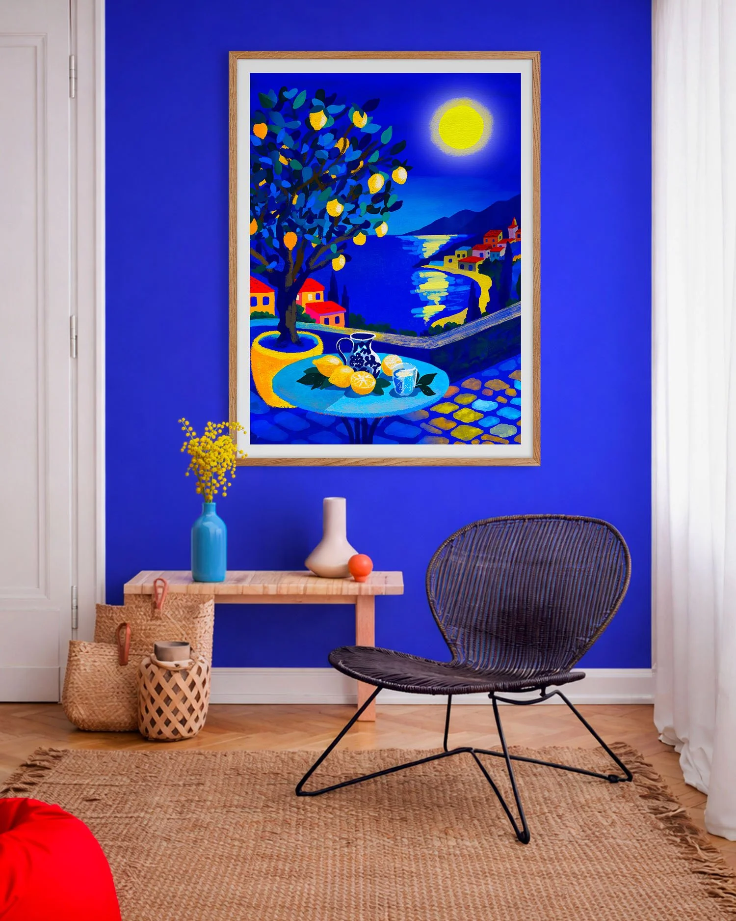 La Notte de Claire Maoui dans une entrée bleu électrique avec mobilier design contemporain