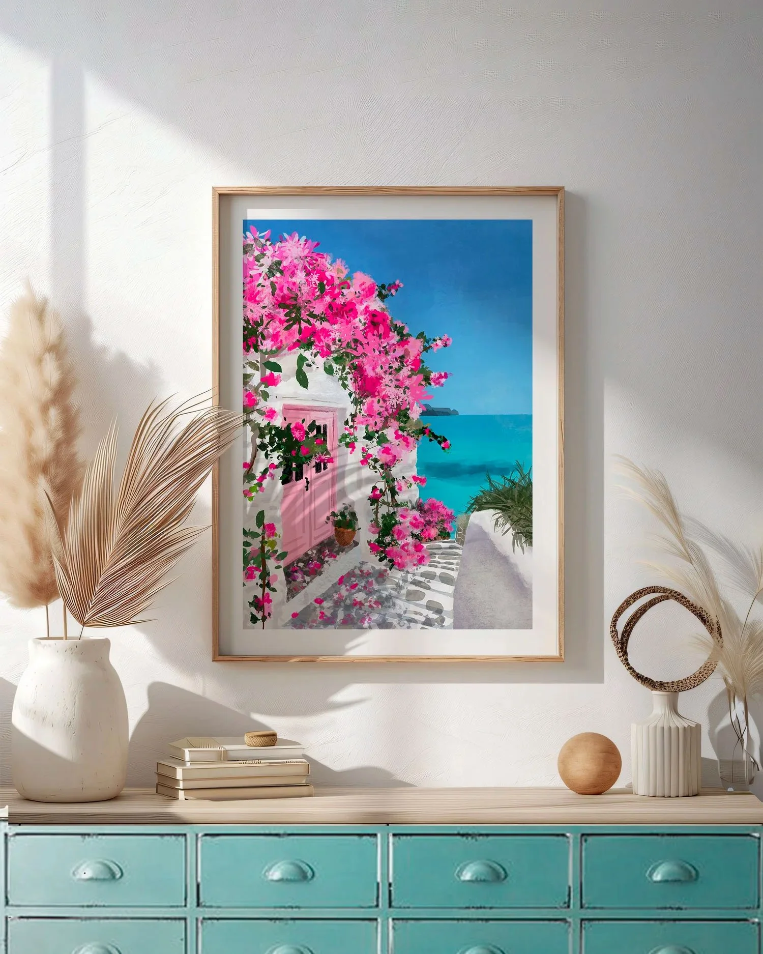 Rose s/Mer de Claire Maoui au-dessus d'un buffet bleu d'eau avec déco bohème et pampas