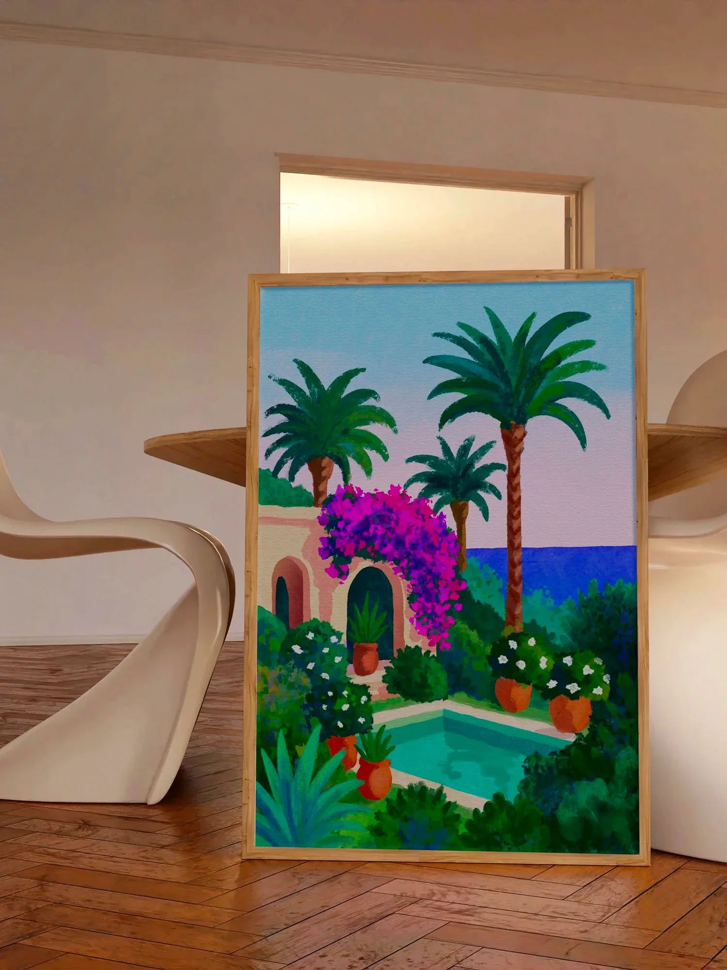 Tirage villa Mabrouka encadré sur fauteuil design dans un intérieur épuré