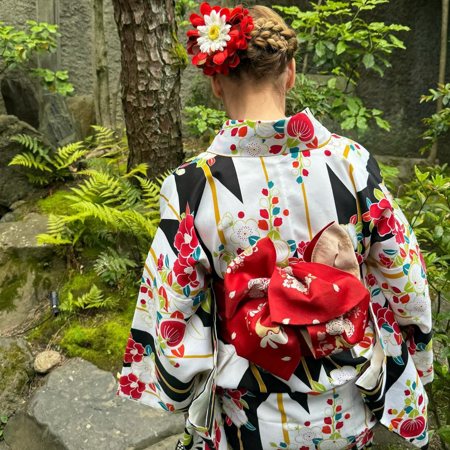 A first! Wearing a kimono as a guest at a tea ceremony in Kyoto, Japan. Absolutely beautiful experience as we were introduced to Wa kei sei jaku - harmony, respect, purity, and tranquility which are all reflected in the spirit of the ritual. It was p