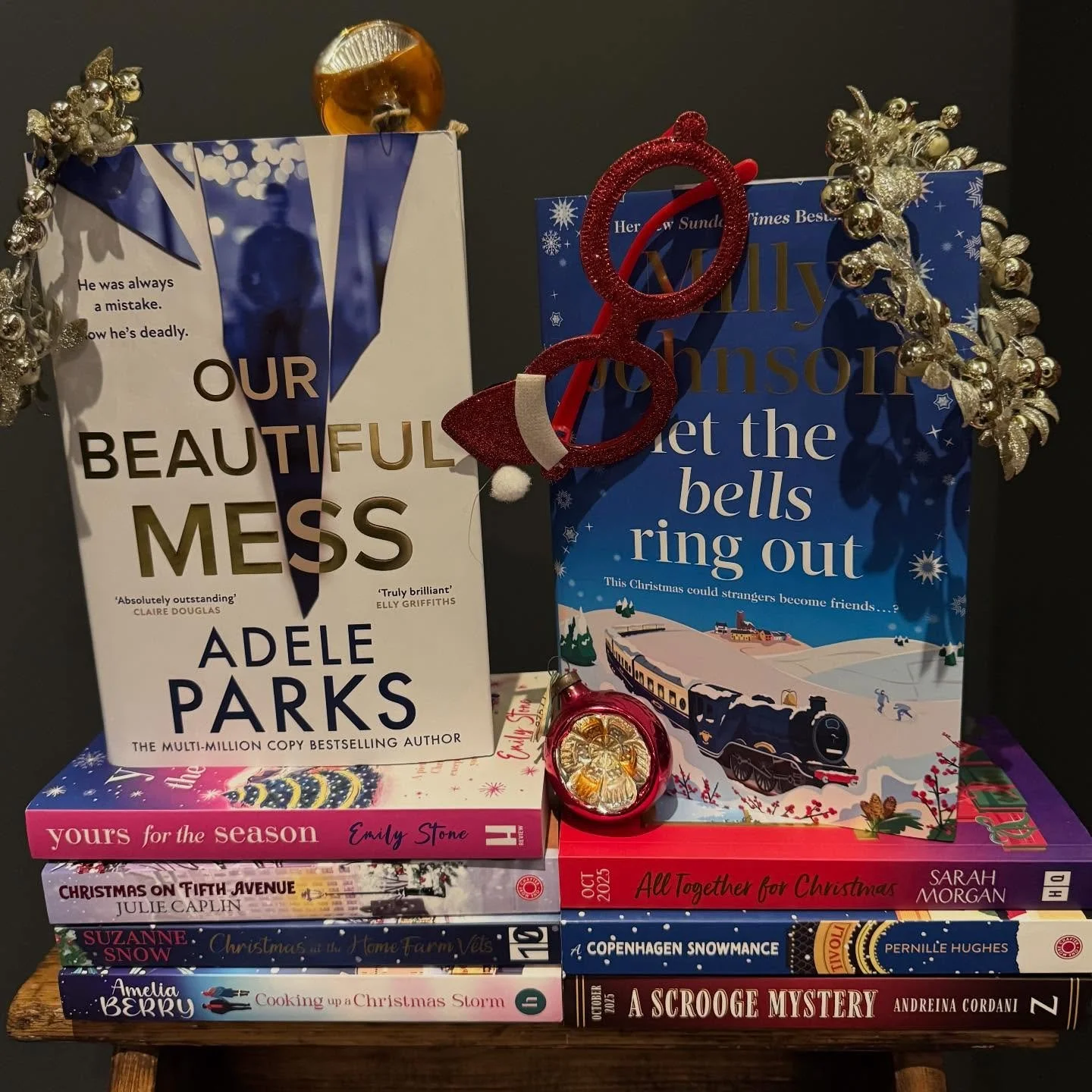 GIVEAWAY So, maybe I&rsquo;m getting ahead of myself here but I really do feel CHRISTMAS IS COMING!!! 🎄Time to settle down with a hot chocolate and a festive novel. This year, I&rsquo;ve even written one for you!! Ok OUR BEAUTIFUL MESS might be the 
