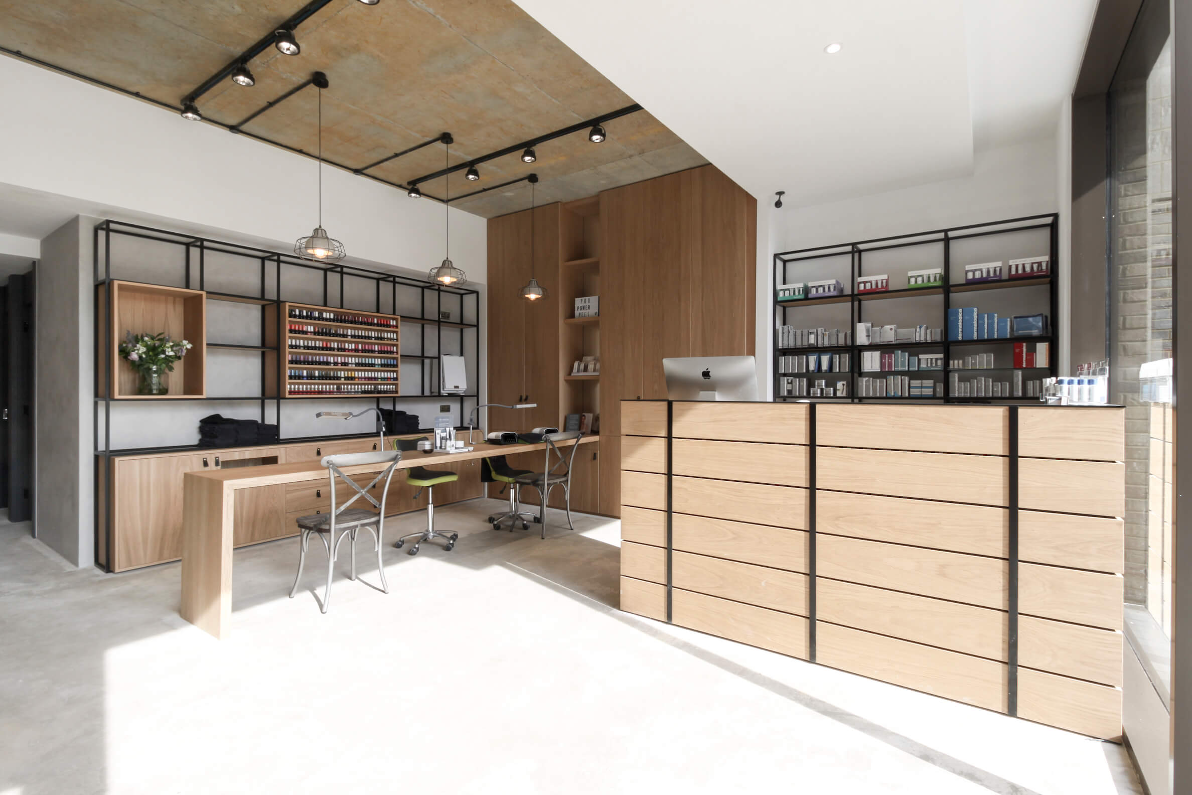 Foyer & Nail Bar