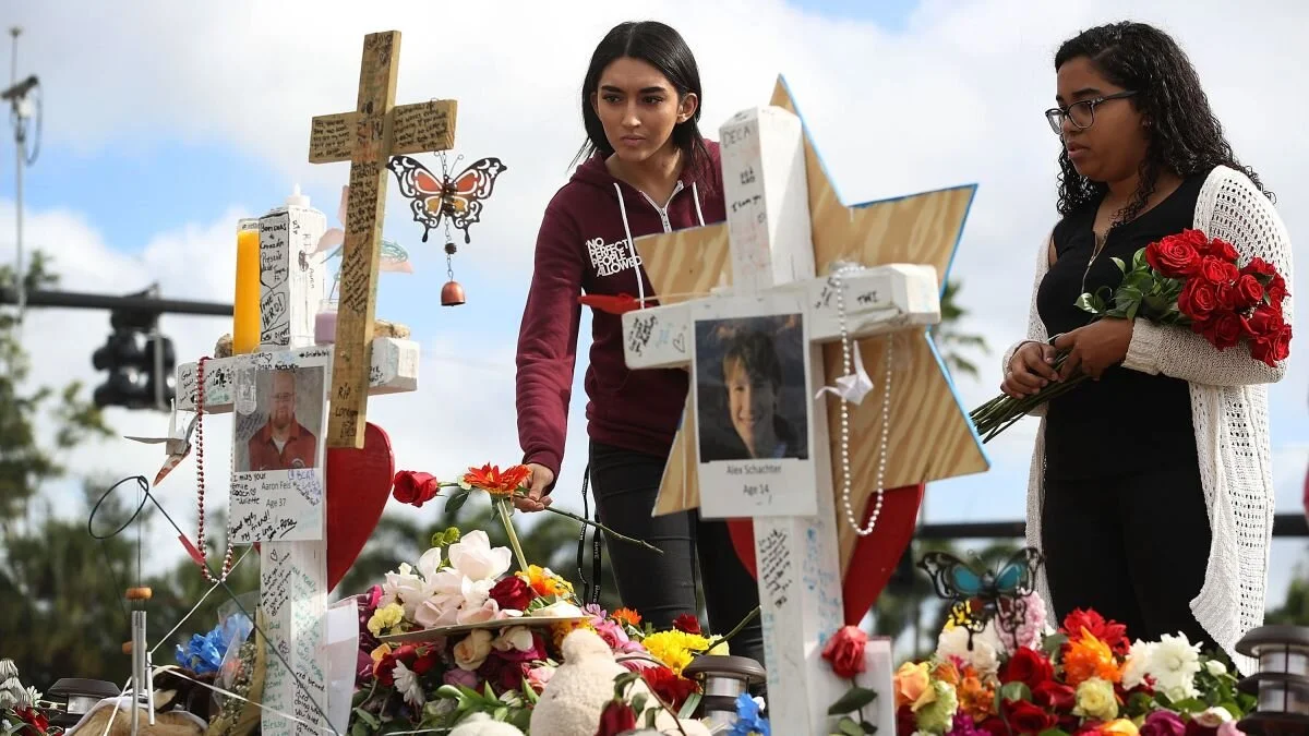https___cdn.cnn.com_cnnnext_dam_assets_180225182433-05-parkland-students-memorial.jpg