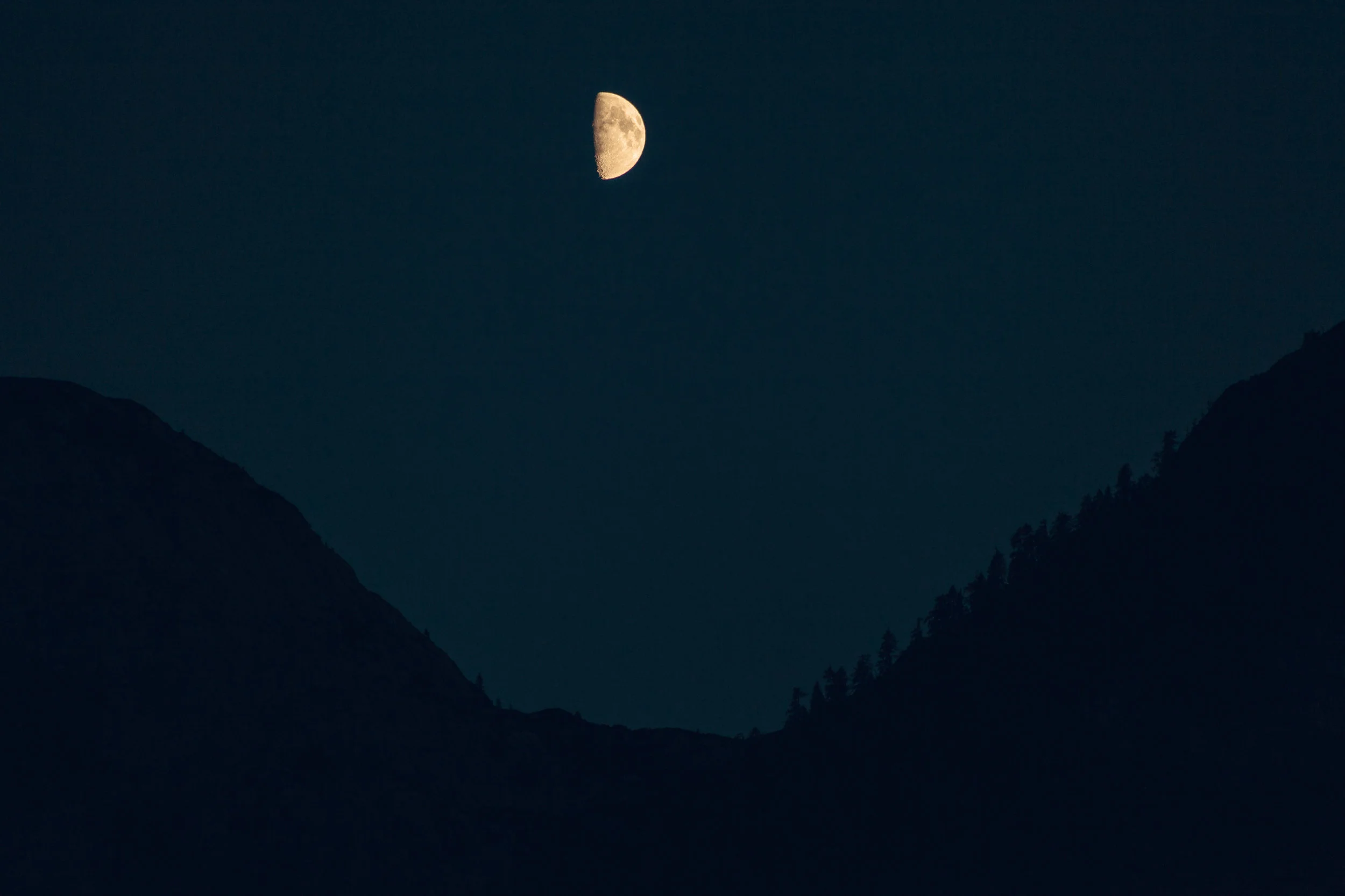 hallstatthalfmoon.jpg