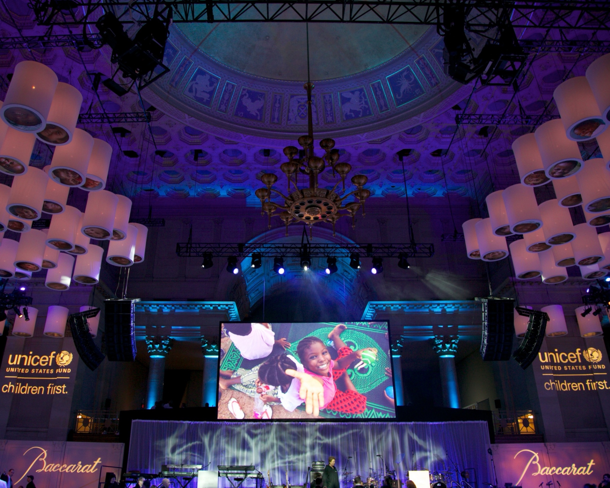 Décor by UNICEF Ambassador Vern Yip at the 2014 UNICEF Snowflake Ball © 2014 Julie Skarratt Photography Inc./U.S. Fund for UNICEF