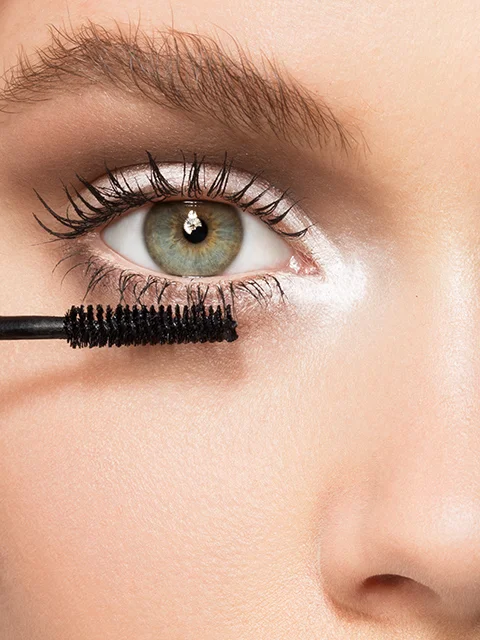 01_0814_03_Macro3_Eye_Mascara_HowTo.jpg