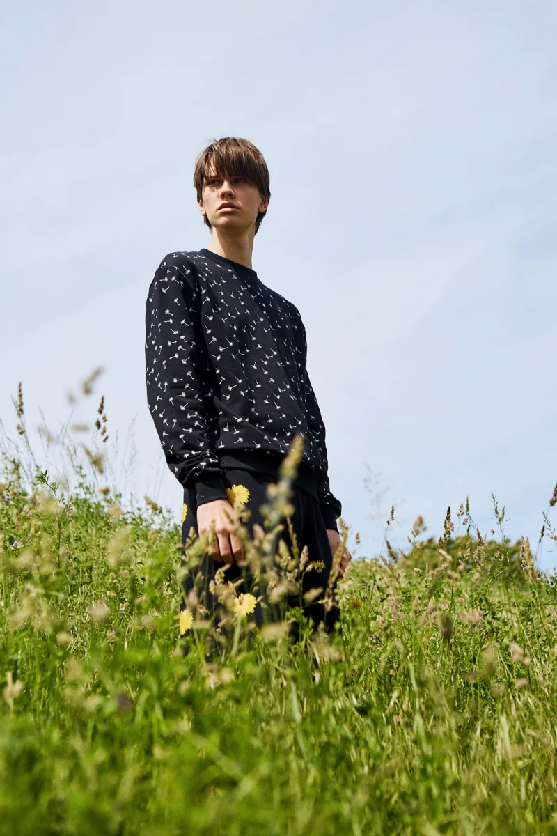 Ashley Marc Hovelle Soffioni wishes Sweathshirt and Löwenzahn shorts Black Yellow 0599 final.jpg