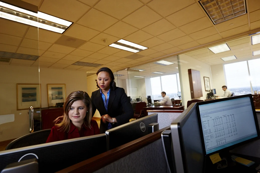 2013-12 Interns at Desk  _L4A8643.jpg