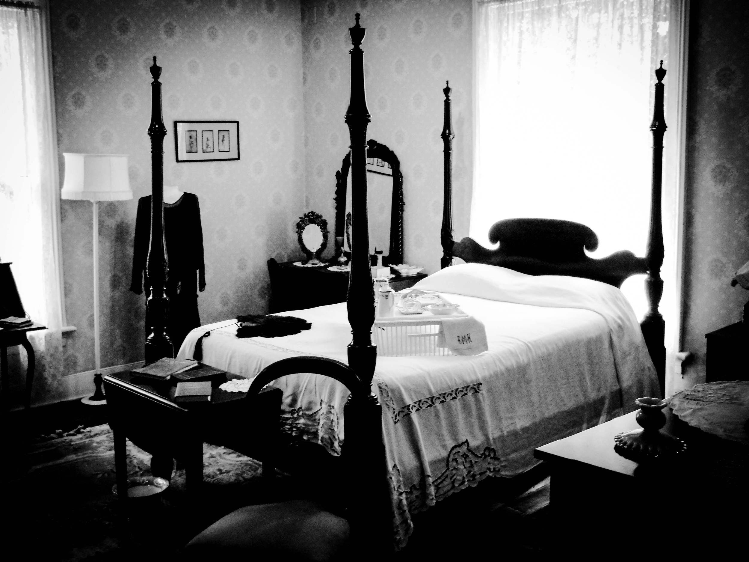 Evelyn Hazen's bedroom, where she claimed to have seen the ghost of Jack McKnight.