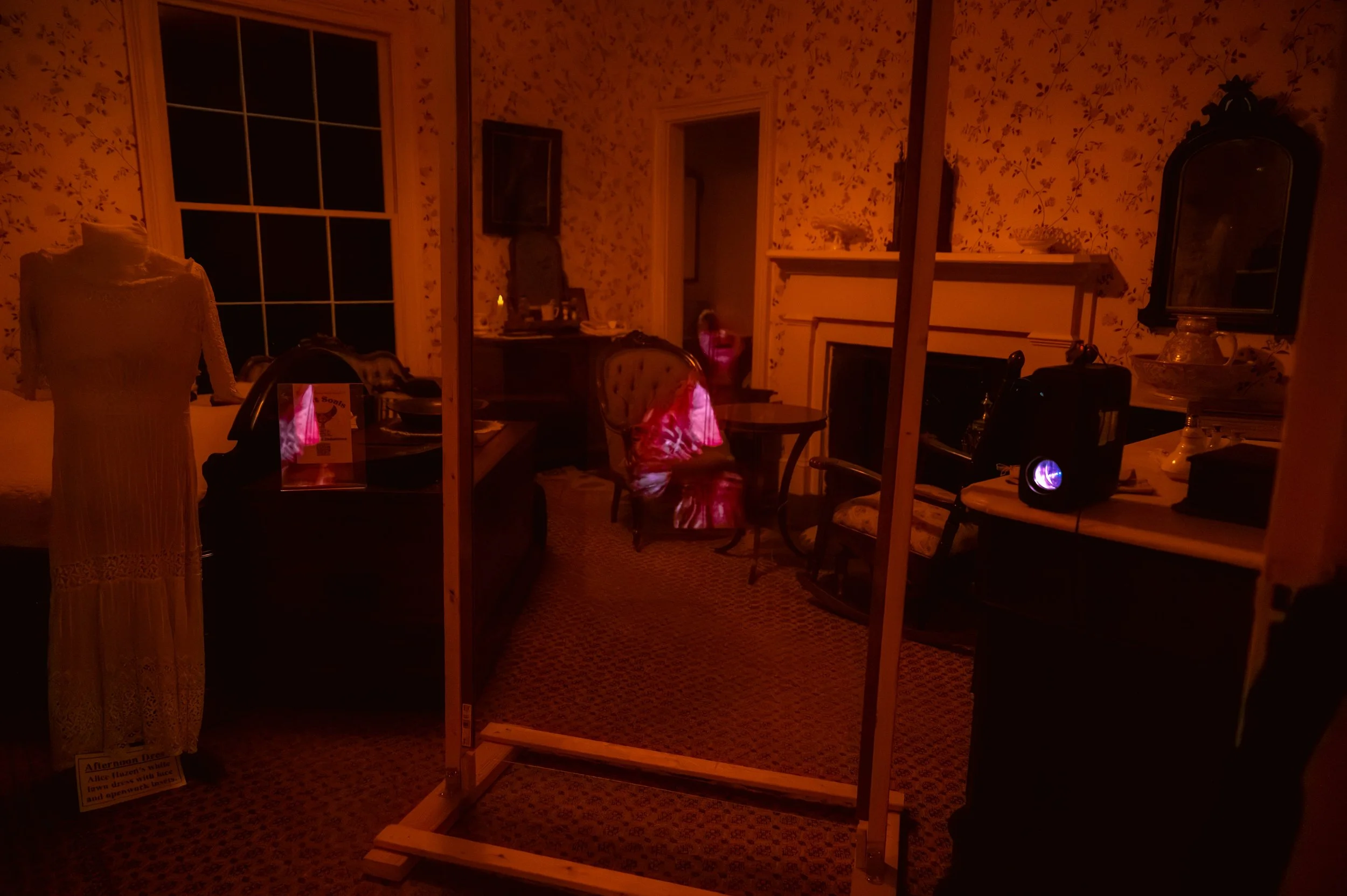 TarynFerro_MabryHazen_Seance_25-194.jpg