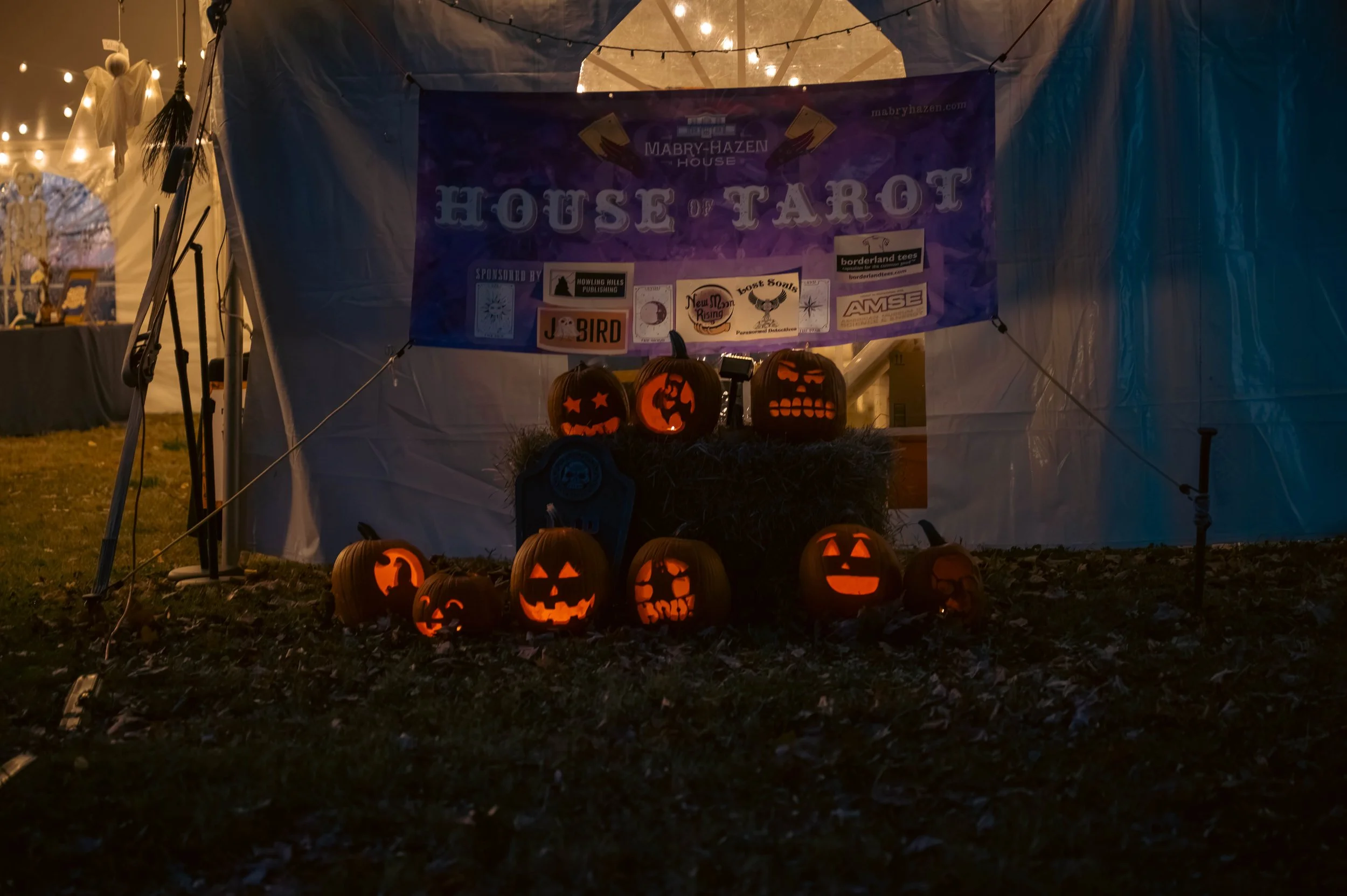 TarynFerro_MabryHazen_Seance_25-69.jpg