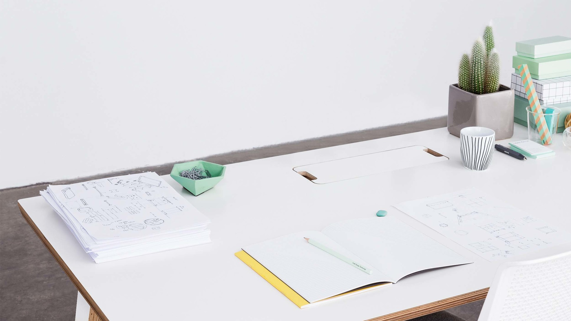 opendesk_furniture_studio-desk_product-page_gallery-image-3.1.default.jpg
