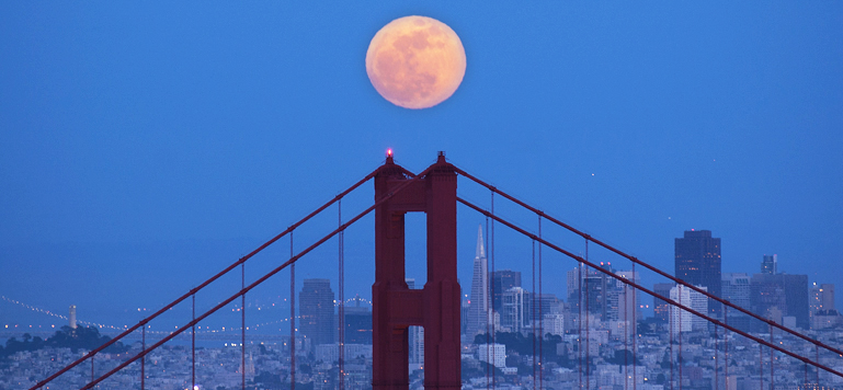 Super Moon over the Golden Gate Bridge. A great example of how good planning, craftsmanship and practice can work together and create spectacular results.