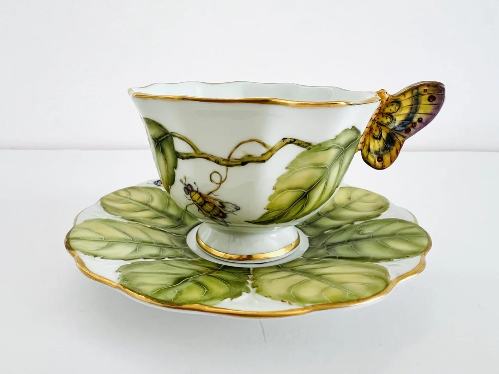 アンナ ウェザリー サービング プレート ハンガリー製 ハンドペイント 苺 蝶 Exclusive collection of hand painted porcelain dinner plates