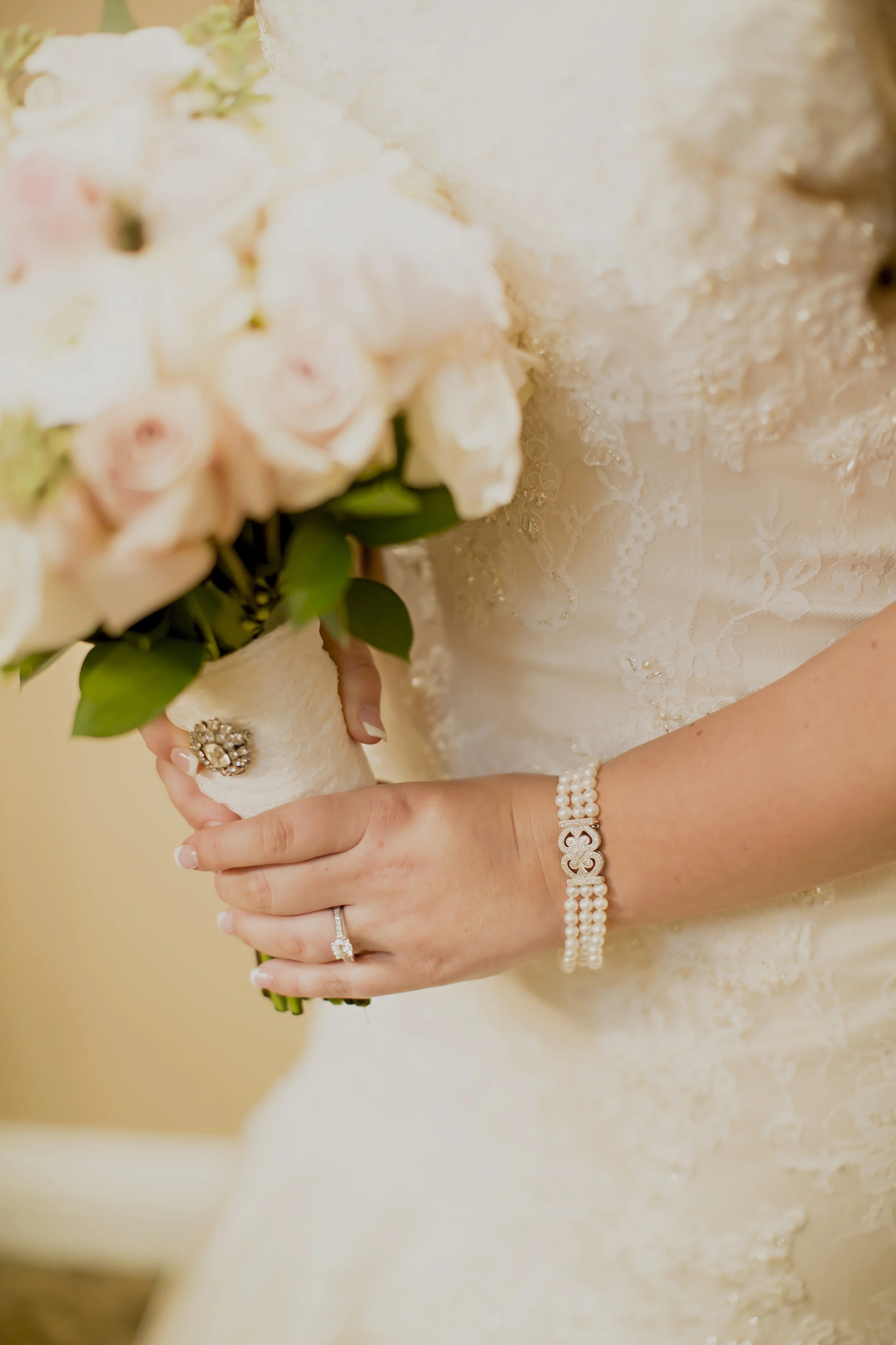 White and Blush Bride Bouquet | Temecula Private Estate Wedding | Michelle Garibay Events