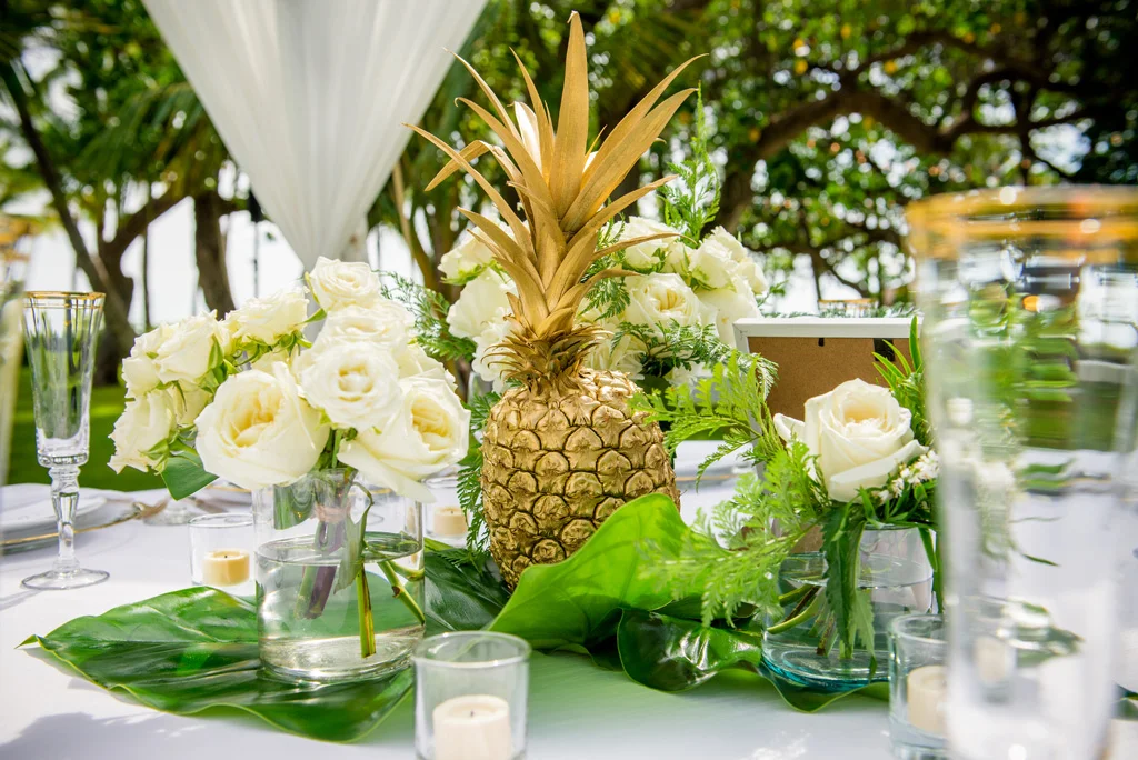 White and Gold Oahu Wedding | Kayla Maree Photography | Michelle Garibay Events