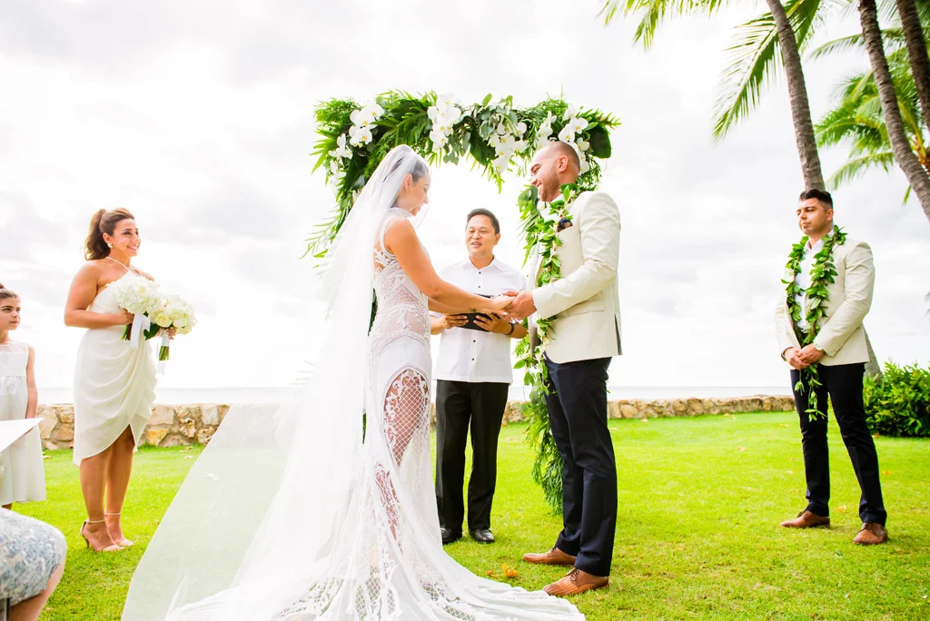 White and Gold Oahu Wedding | Kayla Maree Photography | Michelle Garibay Events