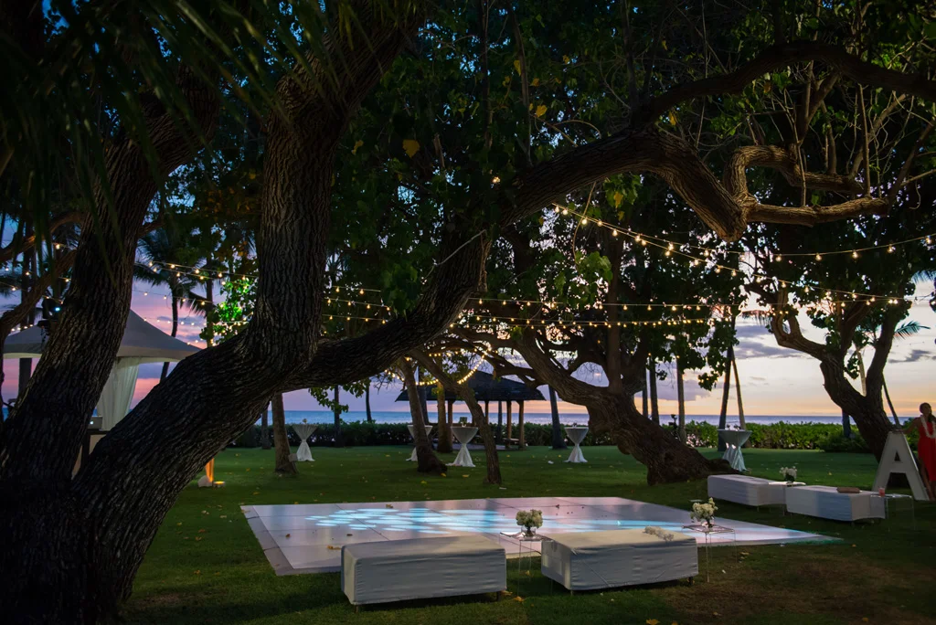 White and Gold Oahu Wedding | Kayla Maree Photography | Michelle Garibay Events