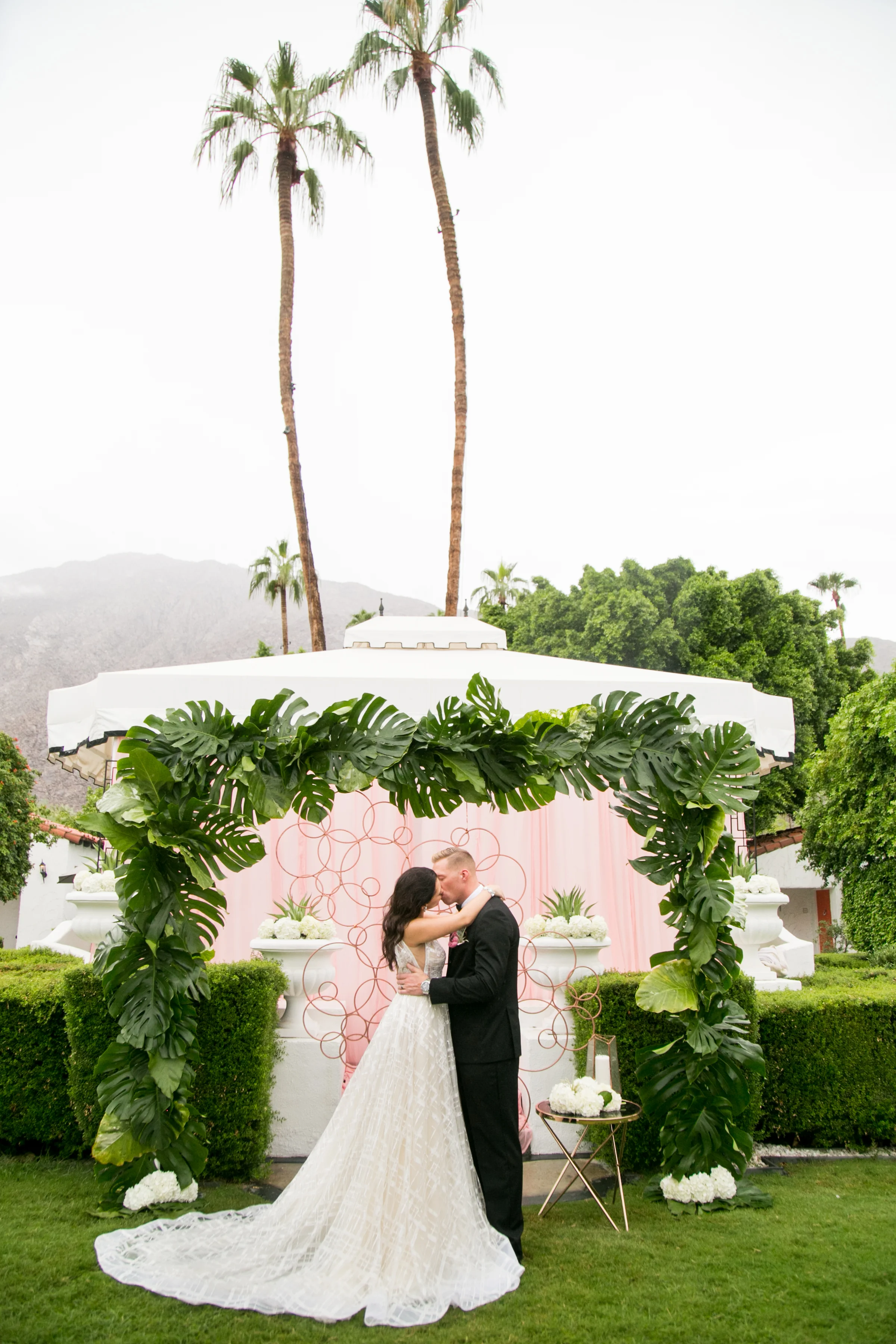 Modern Glamour in Rose Gold, Black and Gray | Ashley La Prade Photography | Michelle Garibay Events