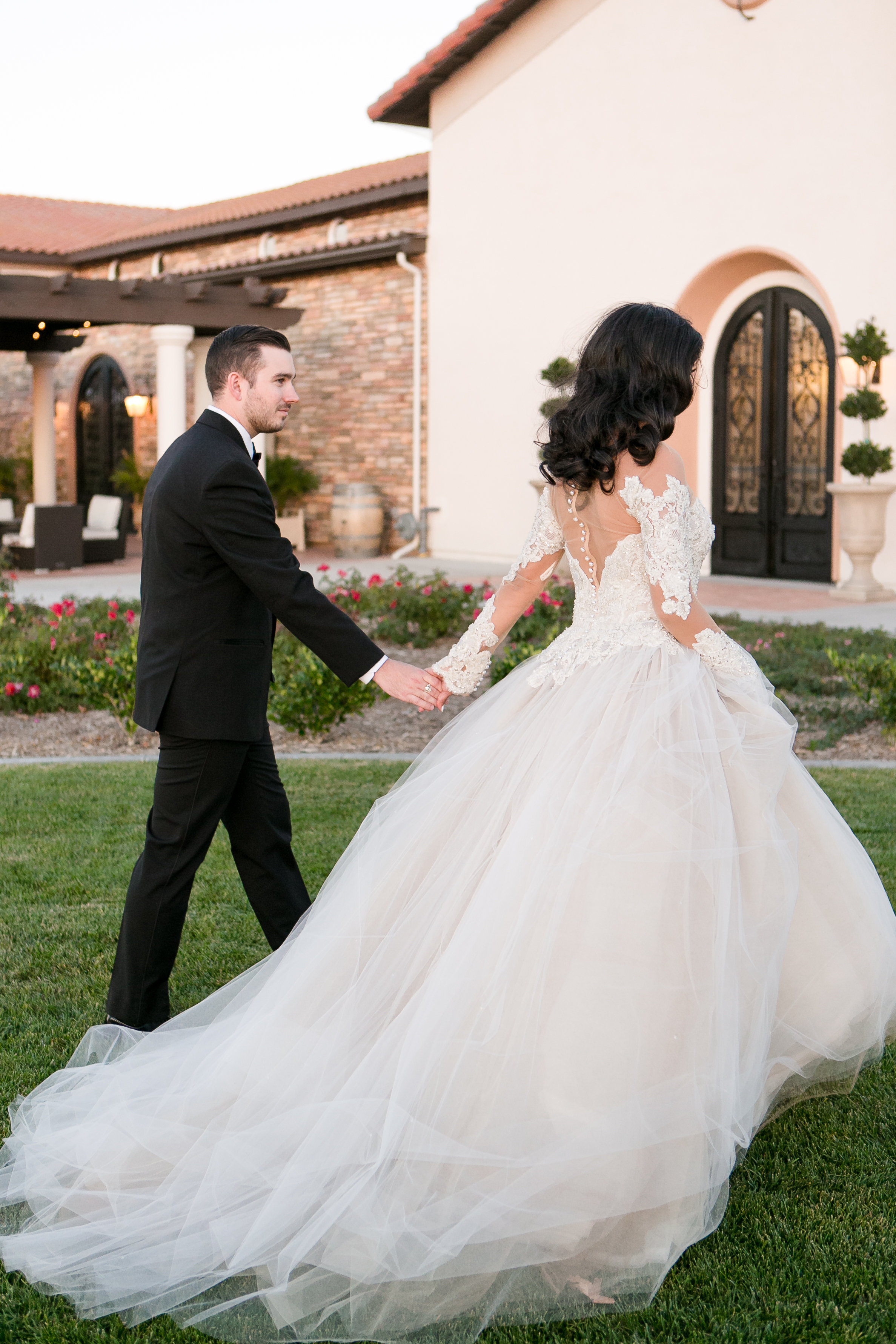 Hindu Fusion in Fuchsia, Orange and Gold at Avensole Winery | Leah Marie Photography | Michelle Garibay Events