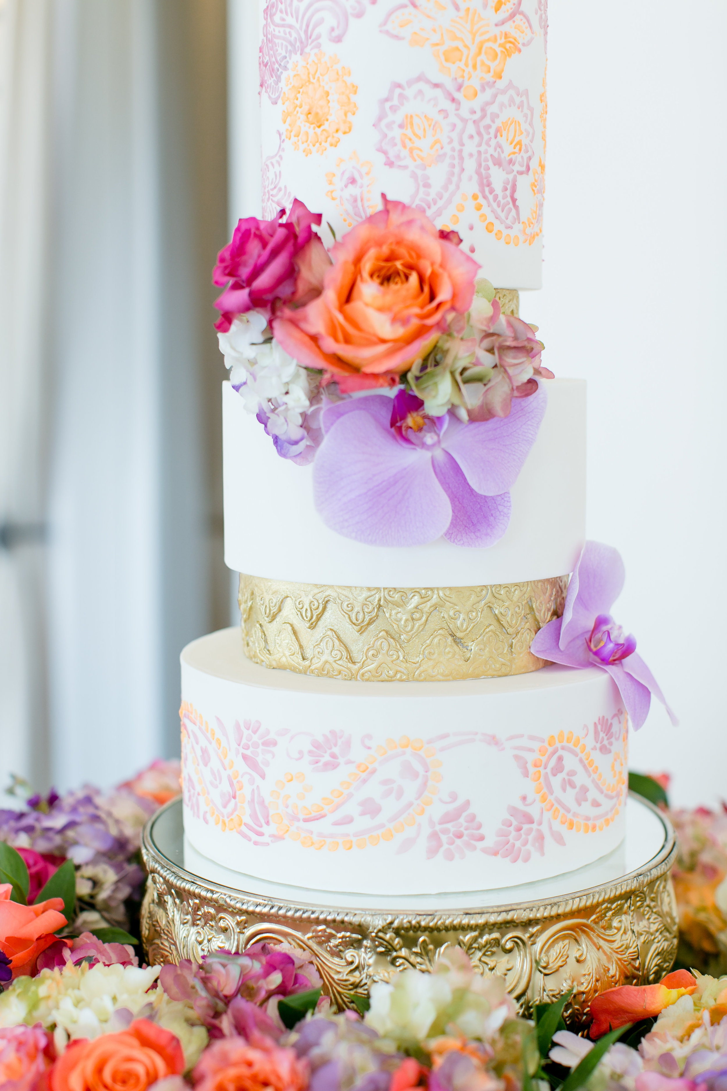 Hindu Fusion in Fuchsia, Orange and Gold at Avensole Winery | Leah Marie Photography | Michelle Garibay Events