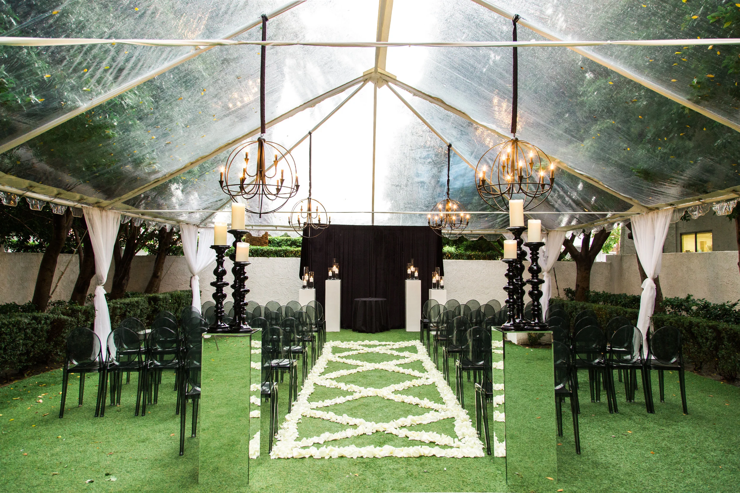 Modern Black and White Wedding in Palm Springs | Ashley La Prade Photography | Michelle Garibay Events