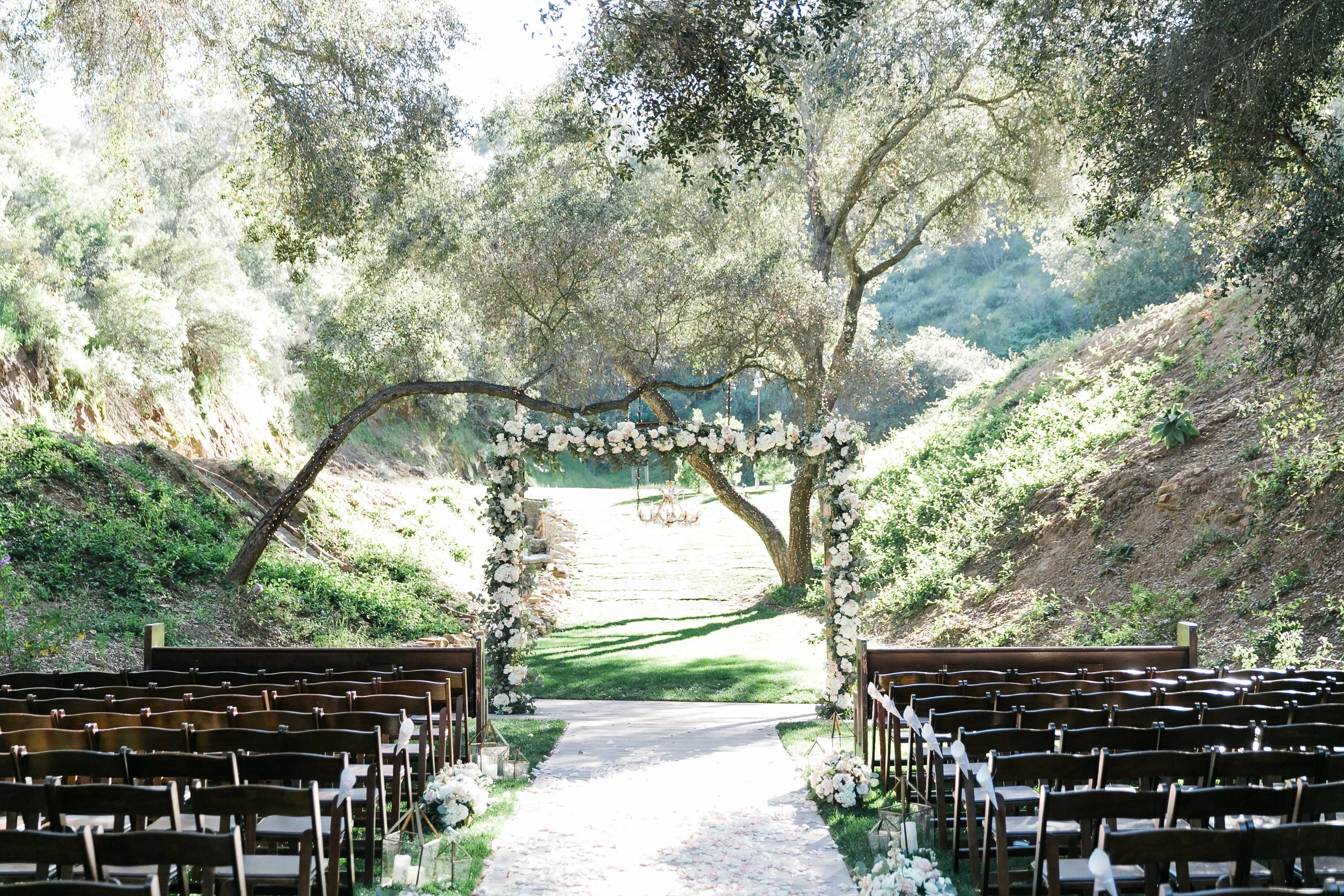 NFL Player Wedding in White and Blush | Leah Marie Photography | Michelle Garibay Events