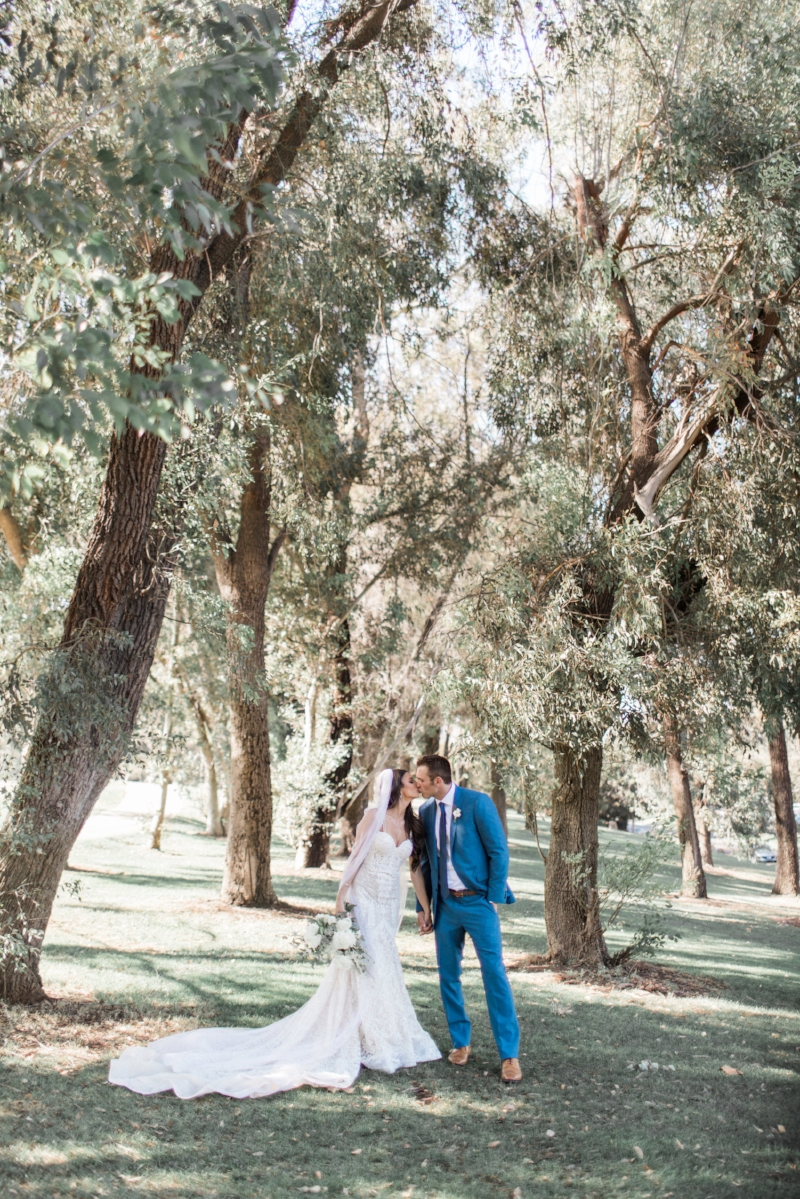 Glamorous Garden Wedding in White and Gold | Jenna Joseph Photography | Michelle Garibay Events | Temecula Creek Inn