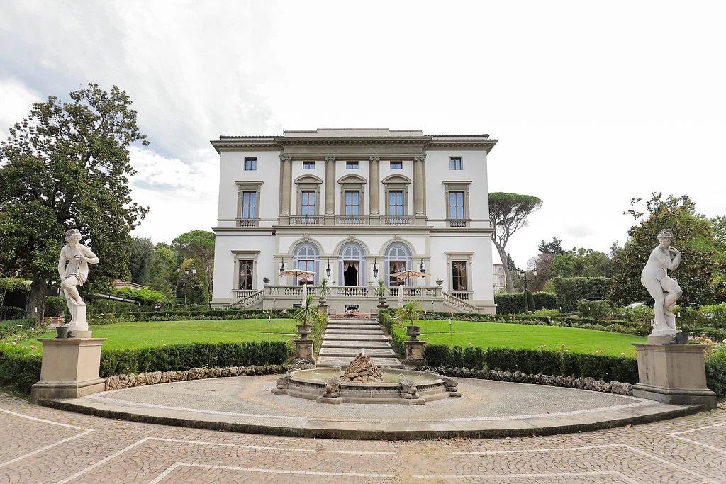 Michelle Garibay Events | Lara Emme Fotografie | Elegant Black, White and Gold Wedding | Villa Cora Florence Italy