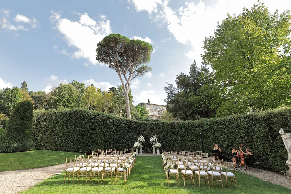 Michelle Garibay Events | Lara Emme Fotografie | Elegant Black, White and Gold Wedding | Villa Cora Florence Italy