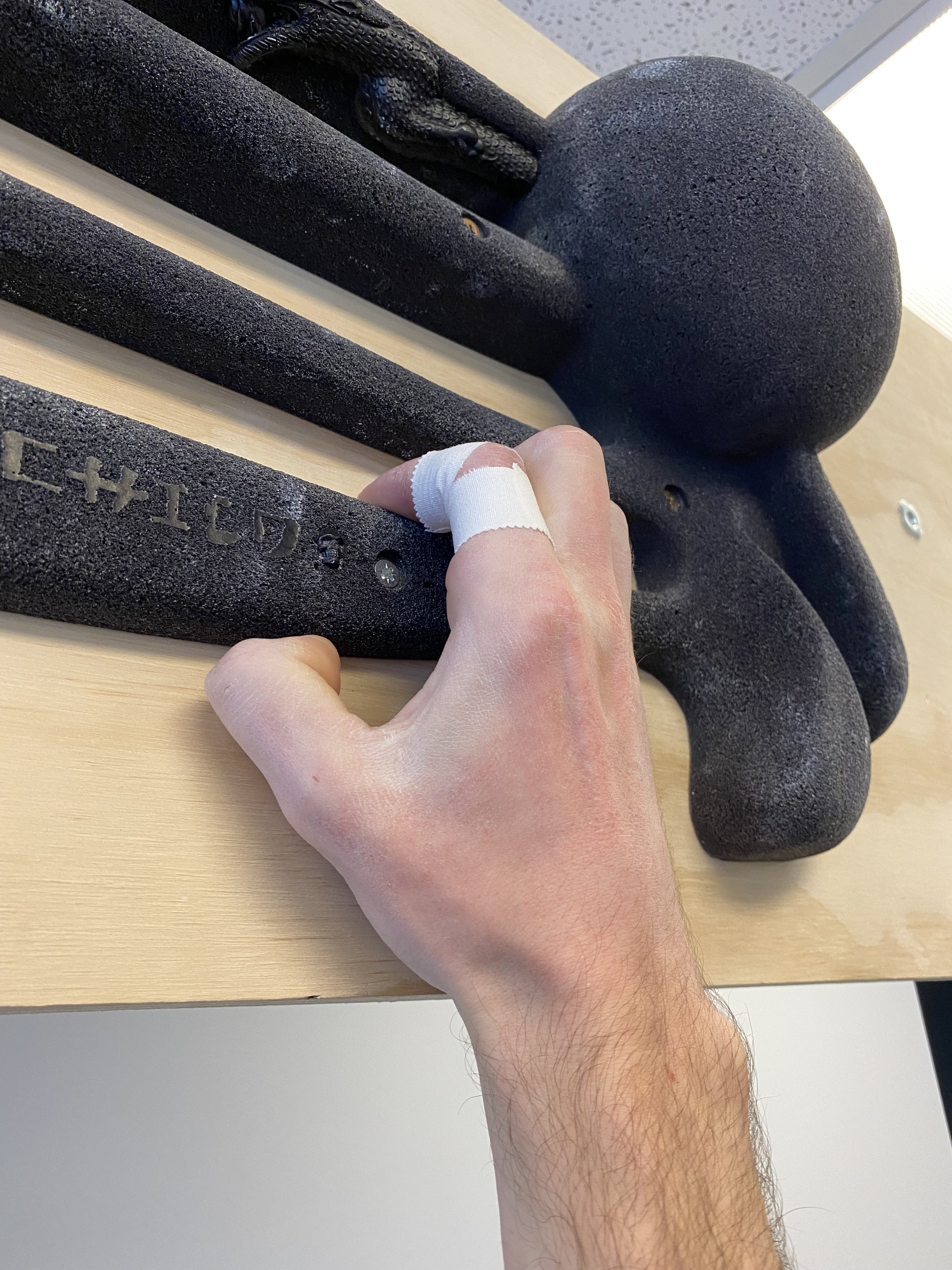 Does Finger Taping Improve Finger Strength In Climbers? — Mend