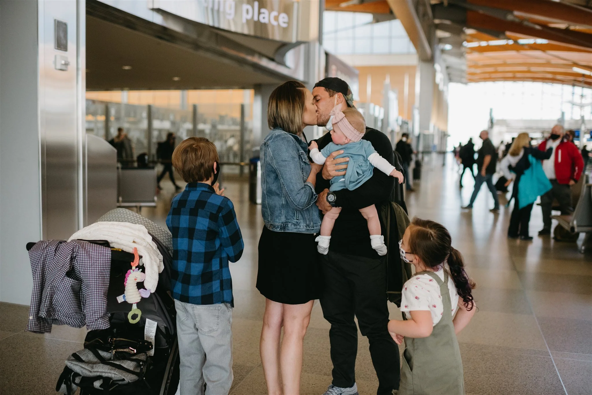 Homecoming at RDU - Raleigh Family Photographer 