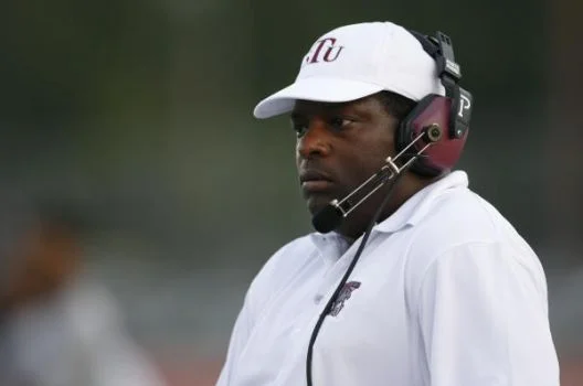 SAW TSU COACH.jpg