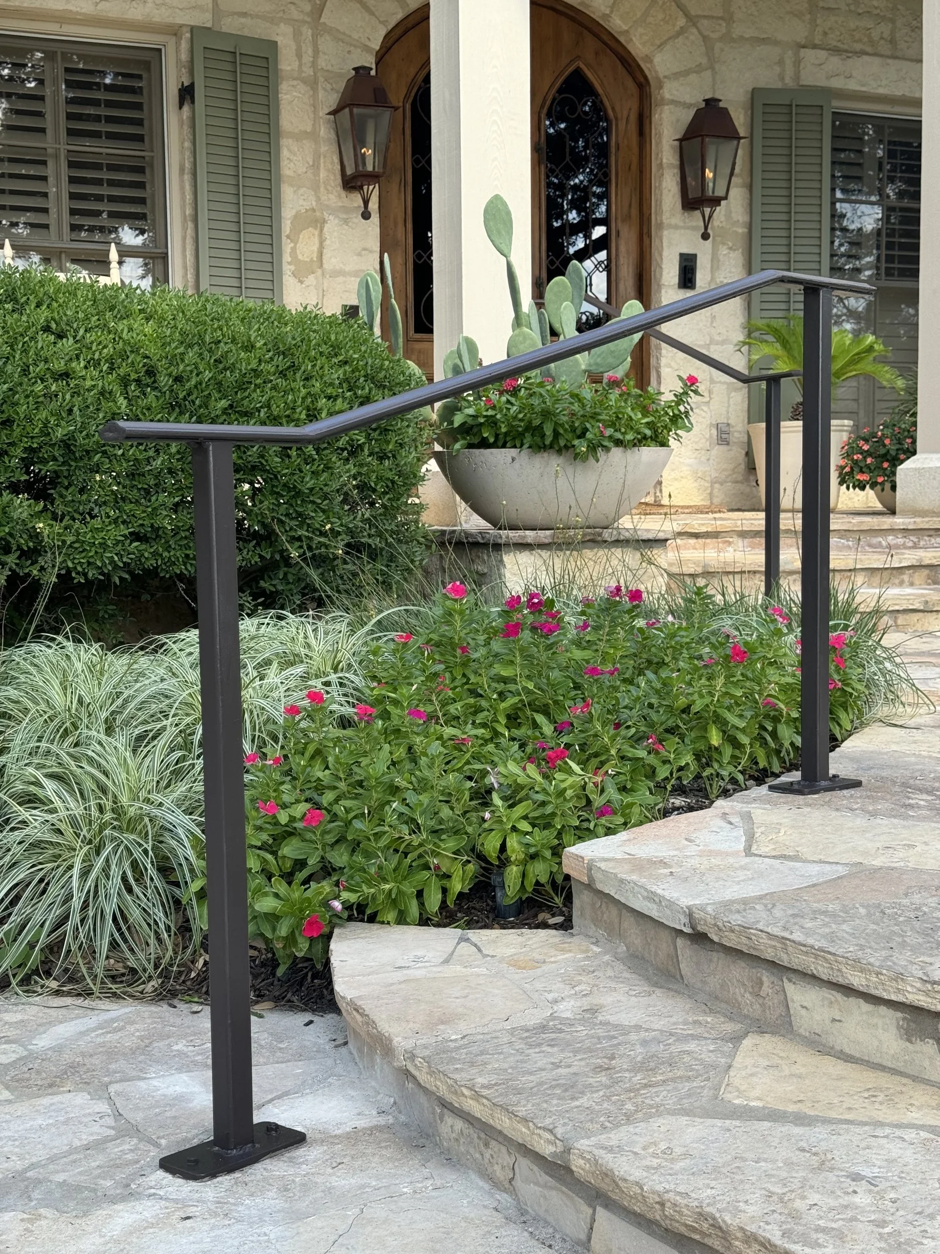 holmgreen-iron-handrail-front-steps-san-antonio.jpg